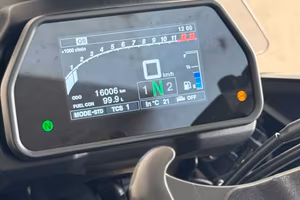 Yamaha Tracer Gt 900 con solo 16.000 chilometri.