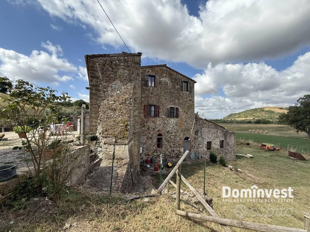 Rustico / Casale di 700 m² con più di 5 locali a M - Vista 2