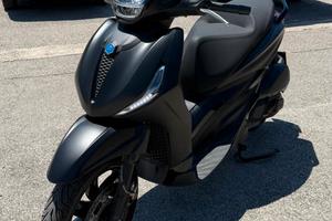 Piaggio Beverly 300 - 2024
