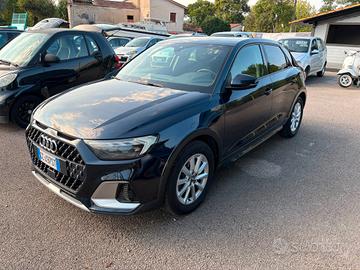 Audi A1 citycarver 30 TFSI Identity Contrast