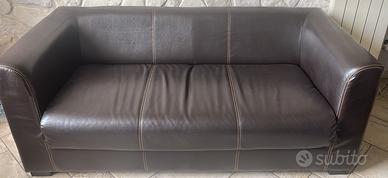 2 Divani (3+2 ) + Pouf in ecopelle marrone scuro