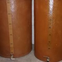 Coppia di botti in vetroresina(300-150lt)+coperchi