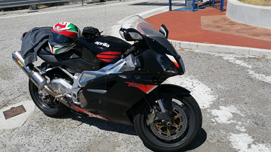 RSV 1000 R 2005 da vetrina