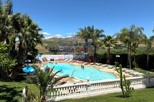 Villa con piscina e campo di Calcio - Riesi