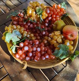 Centrotavola vintage con frutta artificiale e cest