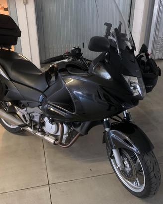 Honda deauville 700