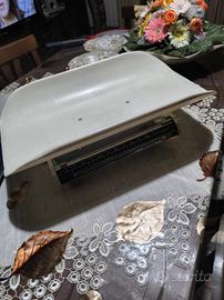 bilancia pesa neonato 