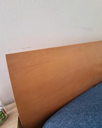 Letto e comodino camera da letto