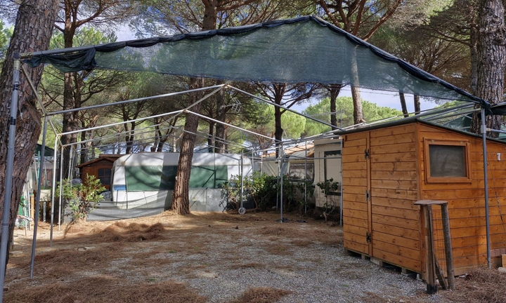 Copertura zingata per roulotte stanziale