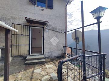 CASA SEMINDIPENDENTE A VALBREVENNA