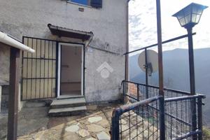 CASA SEMINDIPENDENTE A VALBREVENNA