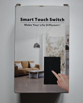 Interruttore touch bianco. WiFi con tre pulsanti