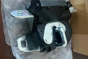 Serratura baule Fiat 500  Bravo 55702917 557029171