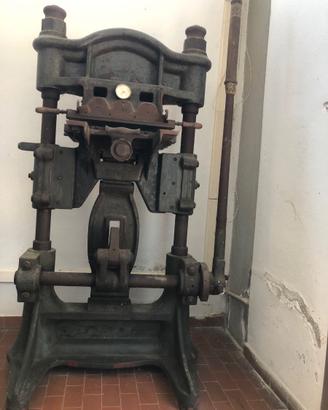 VECCHIA MACCHINA DA STAMPA TIPOGRAFICA