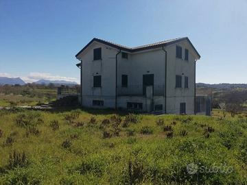 Villa Panoramica 540 mq +10.000 mq terreno Caiazzo