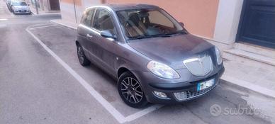 lancia y