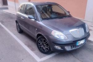 lancia y