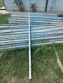 Pali in ferro zincati con asole esterne (1 pz 3€ )