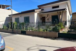 Villa con giardino centro