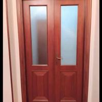 Porta in legno con vetro