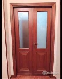 Porta in legno con vetro