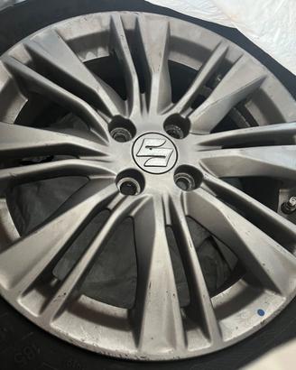 set 4 gomme invernali  su cerchi in lega Suzuki