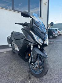 Kymco AK 550