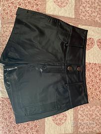 Pantaloncini in simil pelle