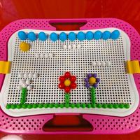 Gioco Creativo con Chiodini Colorati – Lavagnetta 