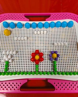 Gioco Creativo con Chiodini Colorati – Lavagnetta 