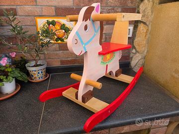 Cavalluccio a dondolo in legno