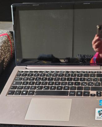 Asus VivoBook S200E 11.6" Touchscreen  i3 | 4GB R