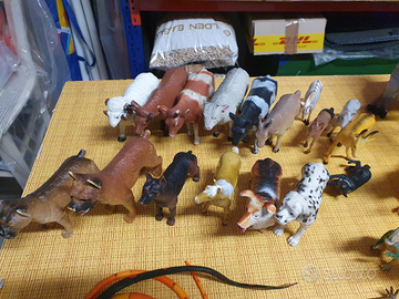 Pupazzi peluches + animali plastica