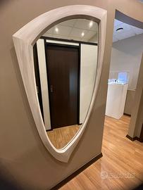 SPECCHIO BIANCO CON CORNICE IN LEGNO