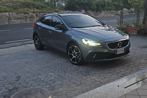 Volvo v40 cross country r design