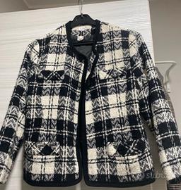 Giacca boucle bianca e nera a quadri e in cotone.