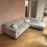 Divano buone condizioni trattabile
