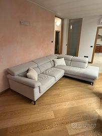 Divano buone condizioni trattabile