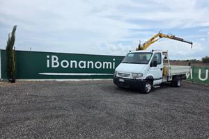 Renault Master cassone fisso e grù