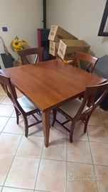 Tavolo e 4 sedie