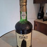 Bottiglia vintage Sandeman Port Fine White