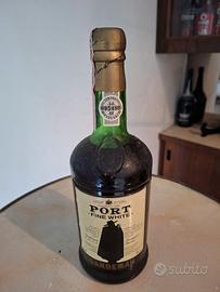 Bottiglia vintage Sandeman Port Fine White