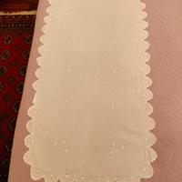 Centrotavola bianco cotone ricamo intaglio Vintage