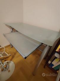 Scrivania in cristallo con porta pc e tastiera ele
