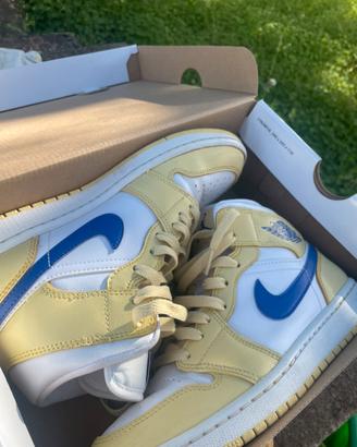 Jordan one mid giallo canarino e blu elettrico