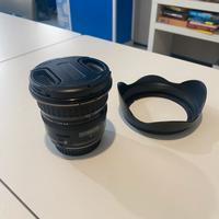 Canon 20-35mm f/3.5-4.5 USM con paraluce