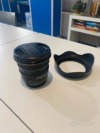 Canon 20-35mm f/3.5-4.5 USM con paraluce