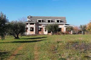 Villa da completare internamente