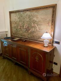 Credenza in legno + arazzo decorativo