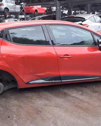 RENAULT CLIO 2013 SOLO PER RICAMBI